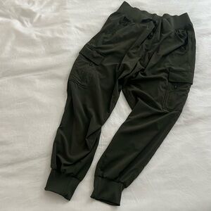 green cargo capris 🍀